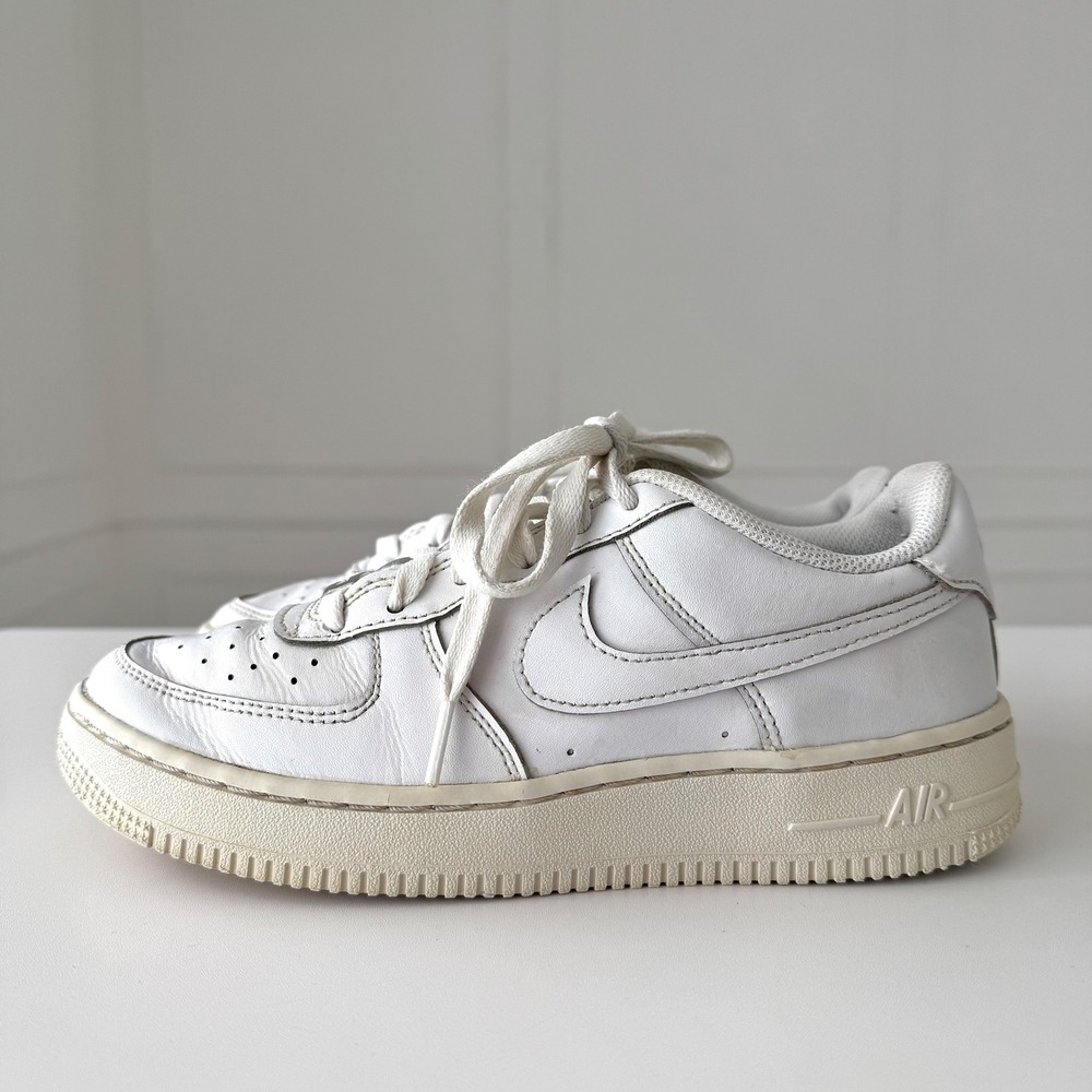 Nike Air Force 1 LE Kids Size 5.5Y White Low‎ Top Sneakers Classic Sporty School
